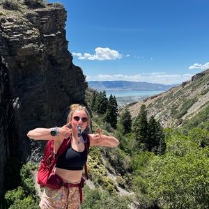 Meet your Posher, Ana